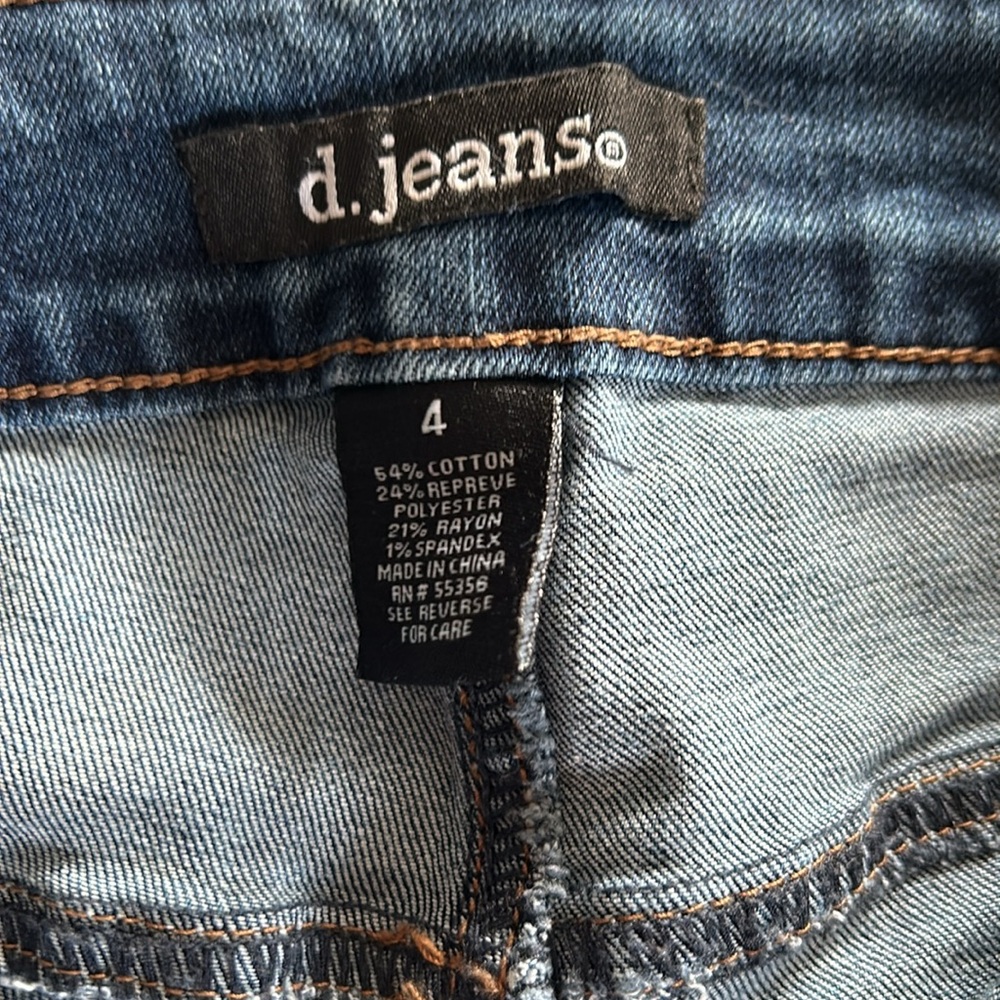 D Jean shorts size 4 - Picture 3 of 5